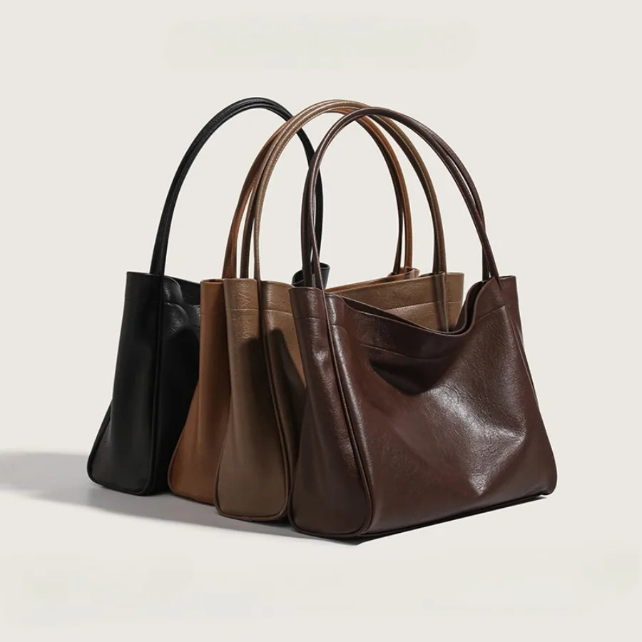 Womens leather handbag vintage large capacity commuting highquality casual shoulder bag name 250401