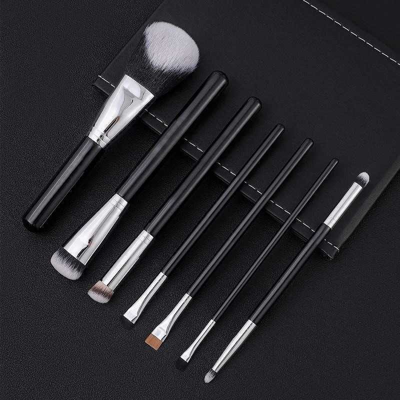 Professional Soft Makeup Brush With Gentle Bristles For Powder Eyeshadow Foundation And Concealer Application L251110