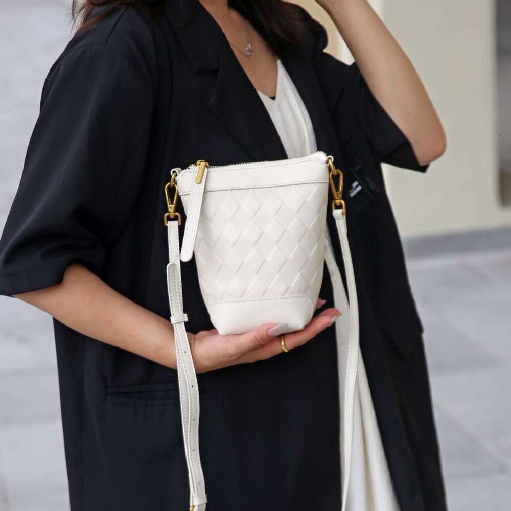 Women S New Top Layer Cowhide Shoulder Versatile Crossbody Genuine Leather Commuter Phone Small Bag High Quality