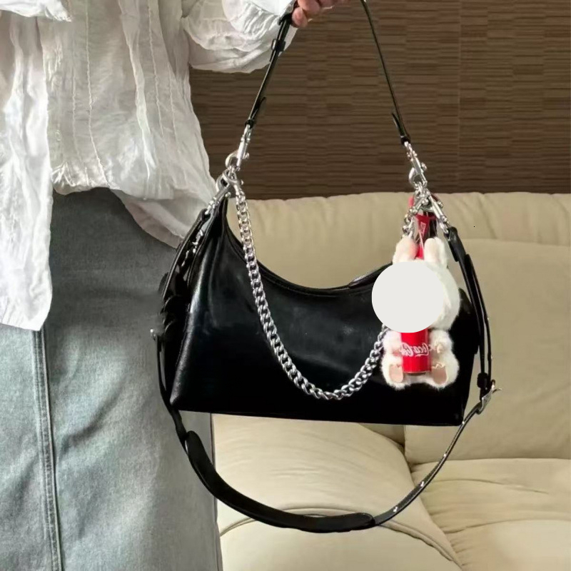 Winter new retro style motorcycle bag chain designer bag armpit bag spicy girl luxury handbag solid color women's shoulder bag