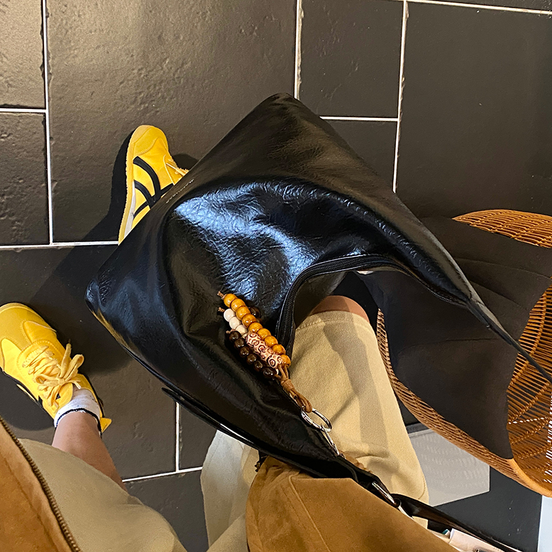 2025 Winter Women's Retro High end Wide Shoulder Bag, Casual Versatile Crossbody Bag, High end Commuting Leisure Bag, Shopping Bag, Versatile Wom