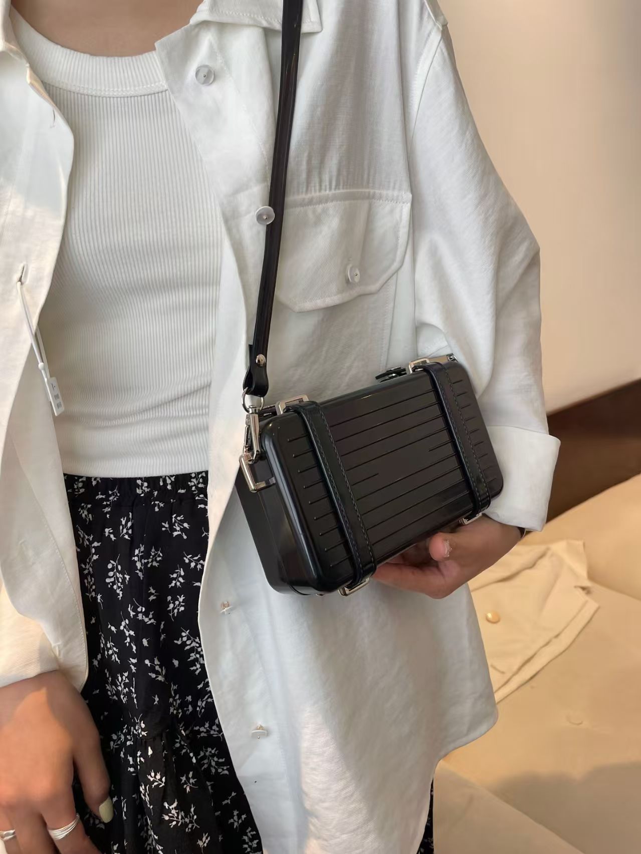 Women Classic Party Fringed Bag double-C Acrylic suitcase Bag Pouch elegant Lady Evening bags Shoulder Tote Chains Storage Box with Tassel for Mobile 