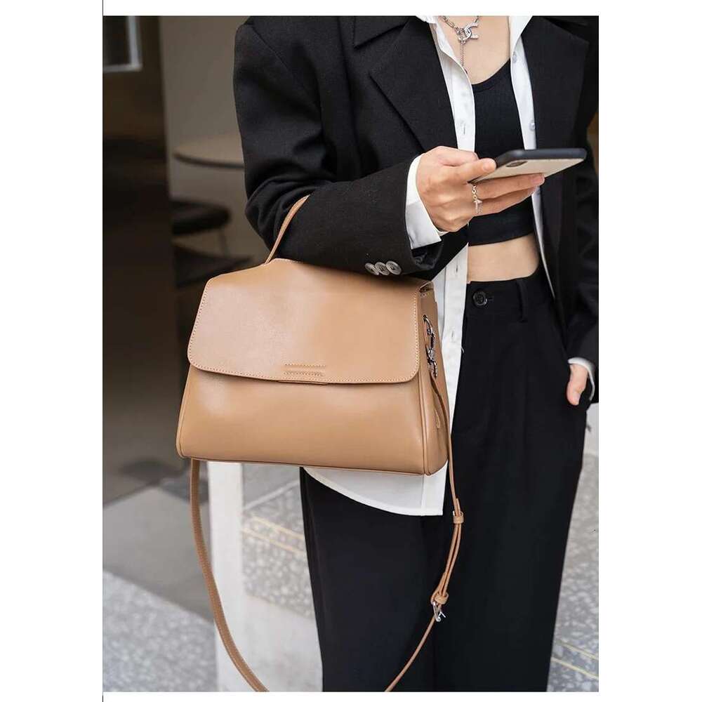 Women's Cowhide Genuine Leather Shoulder Bag Female Fashion Designer Handbags Ladies Commuting Large Capacity Bucket Bags