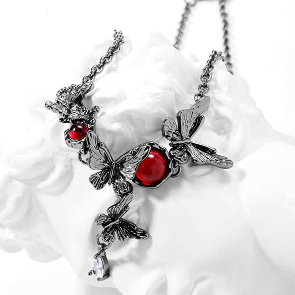 Butterfly for Women, High-End Niche Personality Collarbone Chain, Gun Black Exquisite Fashion Sweet Cool Style Necklace