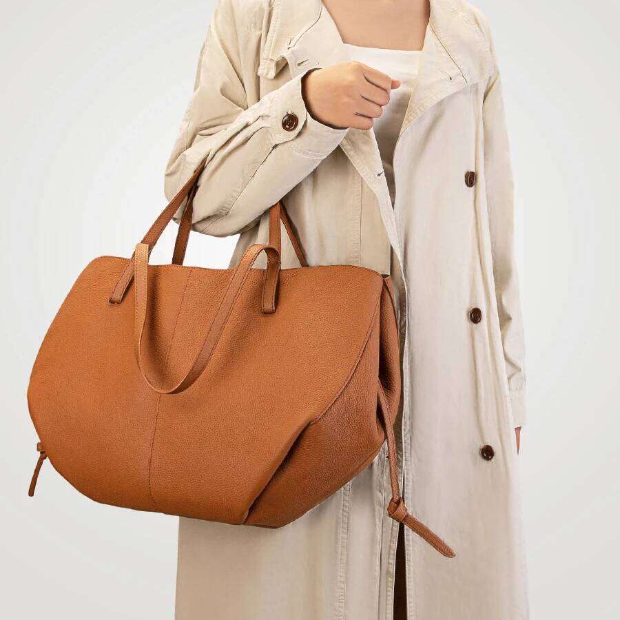 Top-Layer Cowhide Extra Tote New Niche Design Women's Handbag Commuting Fashion Large Capacity Shoulder Bag 251110