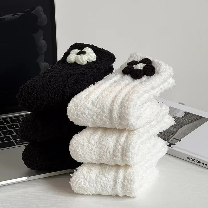 Womens Coral Fleece Cute Socks Keep Warm in Winter Long-Term Heat Storage Skin-friendly Warm-hearted Lined with Fleece Soft 251106