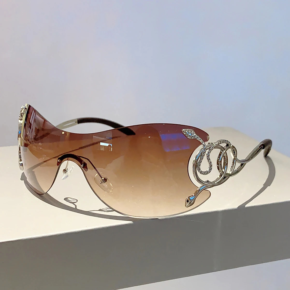 Borderless gradient snake shaped temple sunglasses oversized Y2k fashion packaging punk technology goggles shadow women 250410