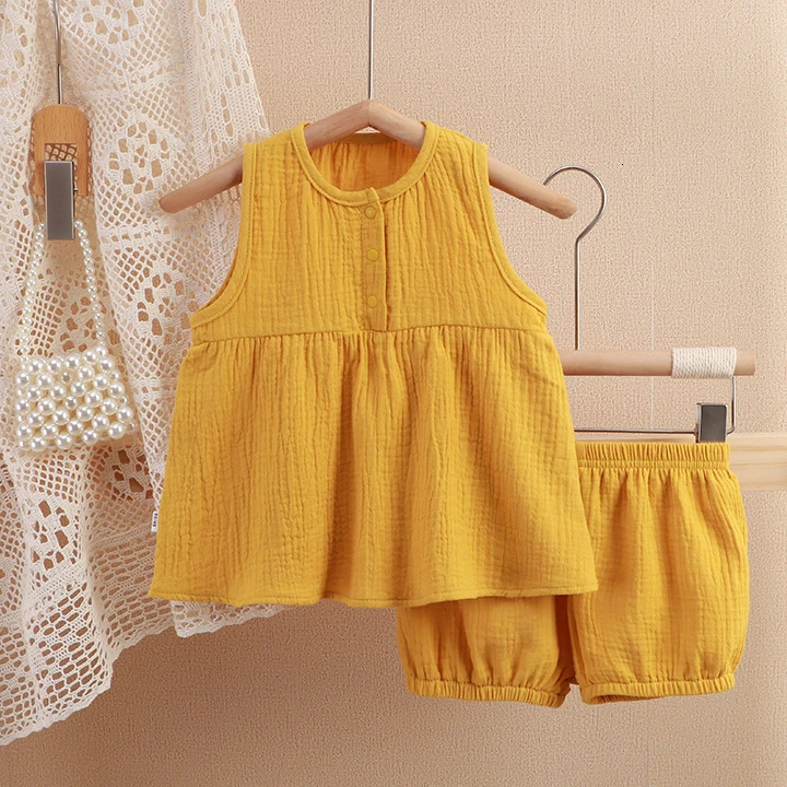 Childrens and Girls Clothing Set Summer Preschool Boys Cotton T-shirtShorts Linen Childrens Clothing Set 0-5 Years 250409