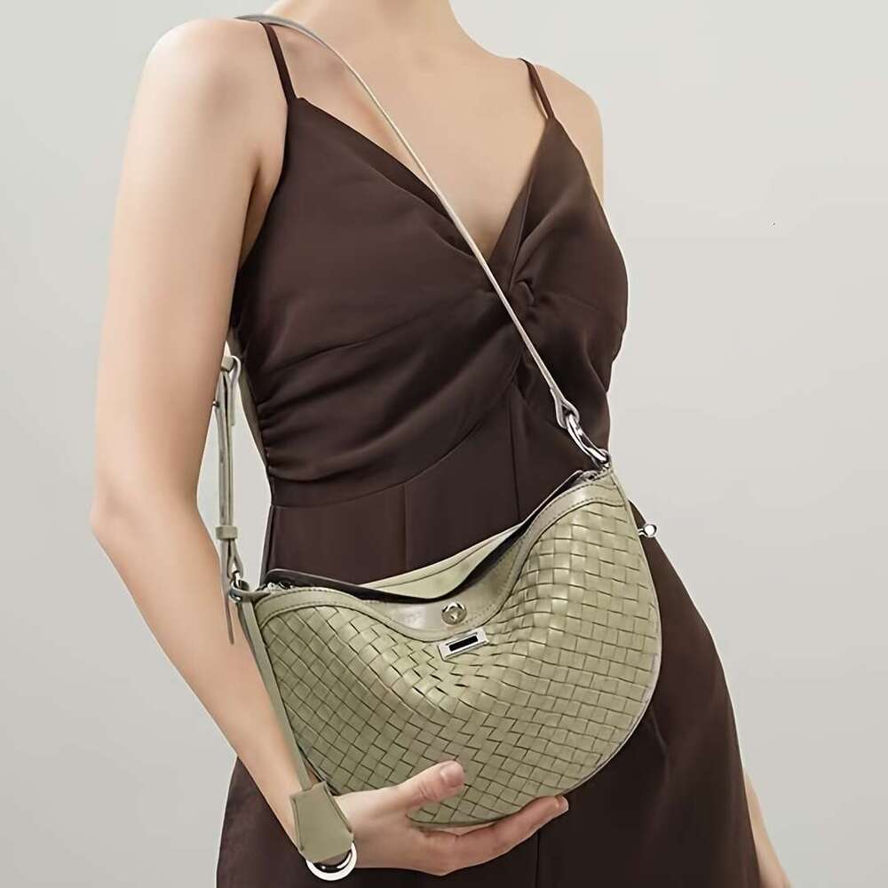 Armpit Woven New Crescent Shaped Fashionable Casual Handbag, Crossbody Bag, Single Shoulder Bag