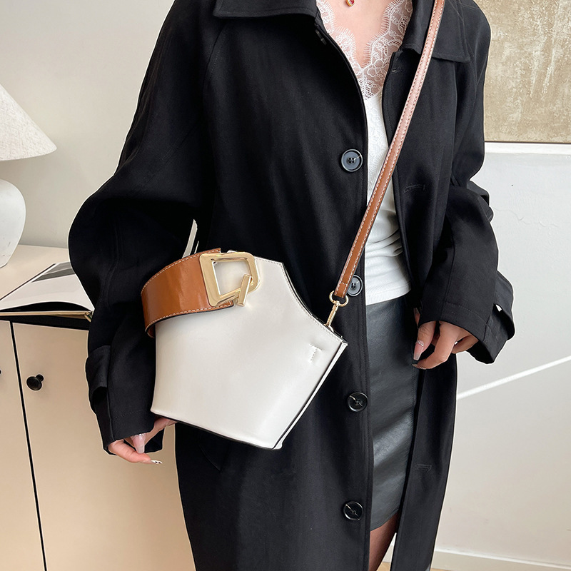 Small Niche Fashion Bucket New Women's Designer Bag Large Capacity Handbag High-end Multifunctional Shoulder Crossbody Bag Elegant Outdoor Travel