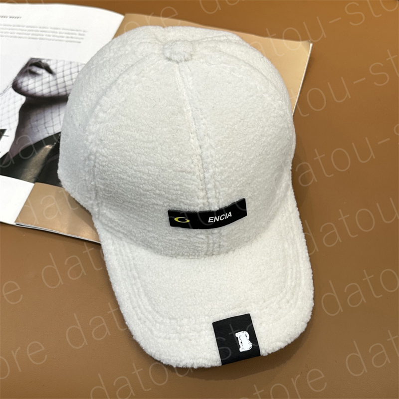 Designer Winter Fluffy Baseball Hat Fashion Women Men Letters Baseball Hats Winter Fur Luxury Sun Hats Tennis Caps Outdoor Casquette Sunhats