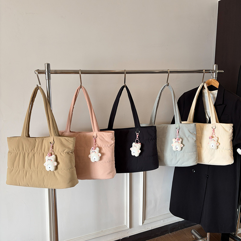 2025 summer new women's retro high-end wide shoulder bag, casual versatile crossbody bag, high-end commuting leisure bag, shopping bag, versatile