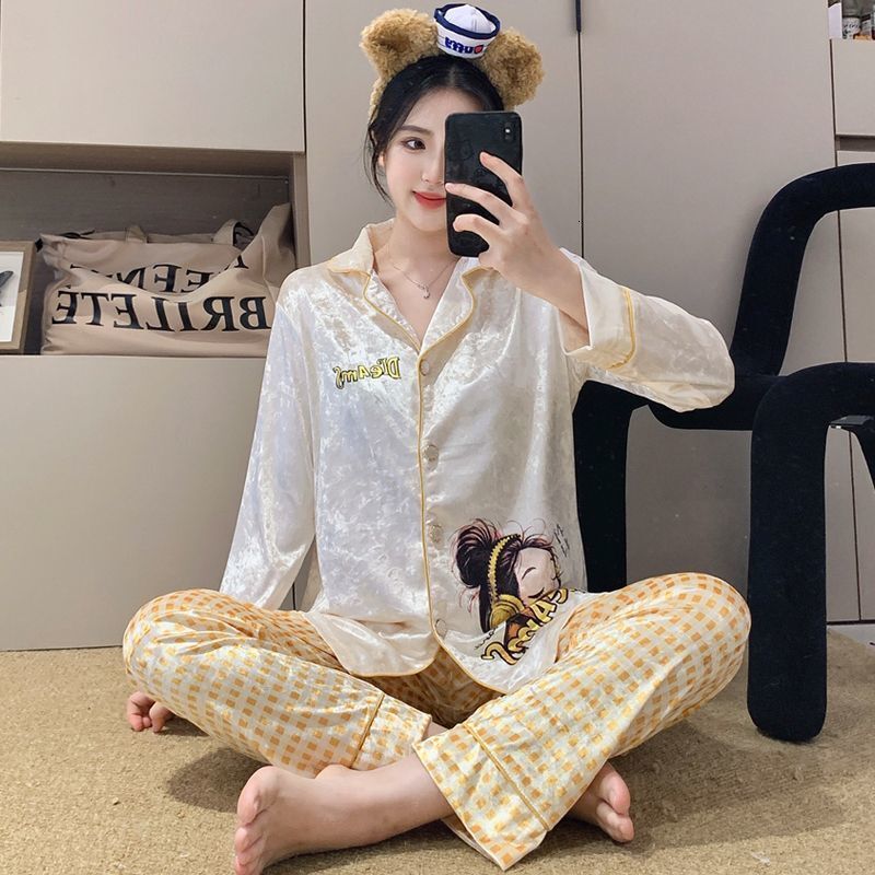Advanced gold velvet pajamas for female designers, fashionable cardigans, long sleeves, long pants, two-piece set, soft and skin friendly home clothes