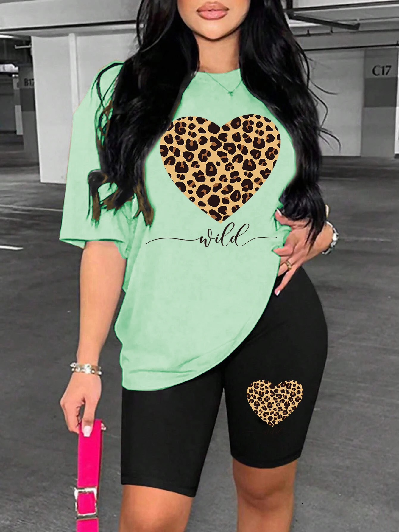 Leopard heart-shaped printed short sleeved set fashionable cartoon womens two-piece set breathable and comfortable short sleeved set 250409