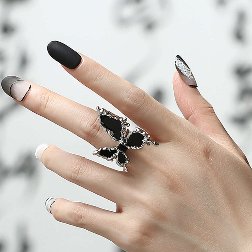 DHcollections New Chinese Style Butterfly Ring for Women, Black Star Body, Niche Design, Light Luxury, Dark Style, Index Finger Couple Ring, Trendy