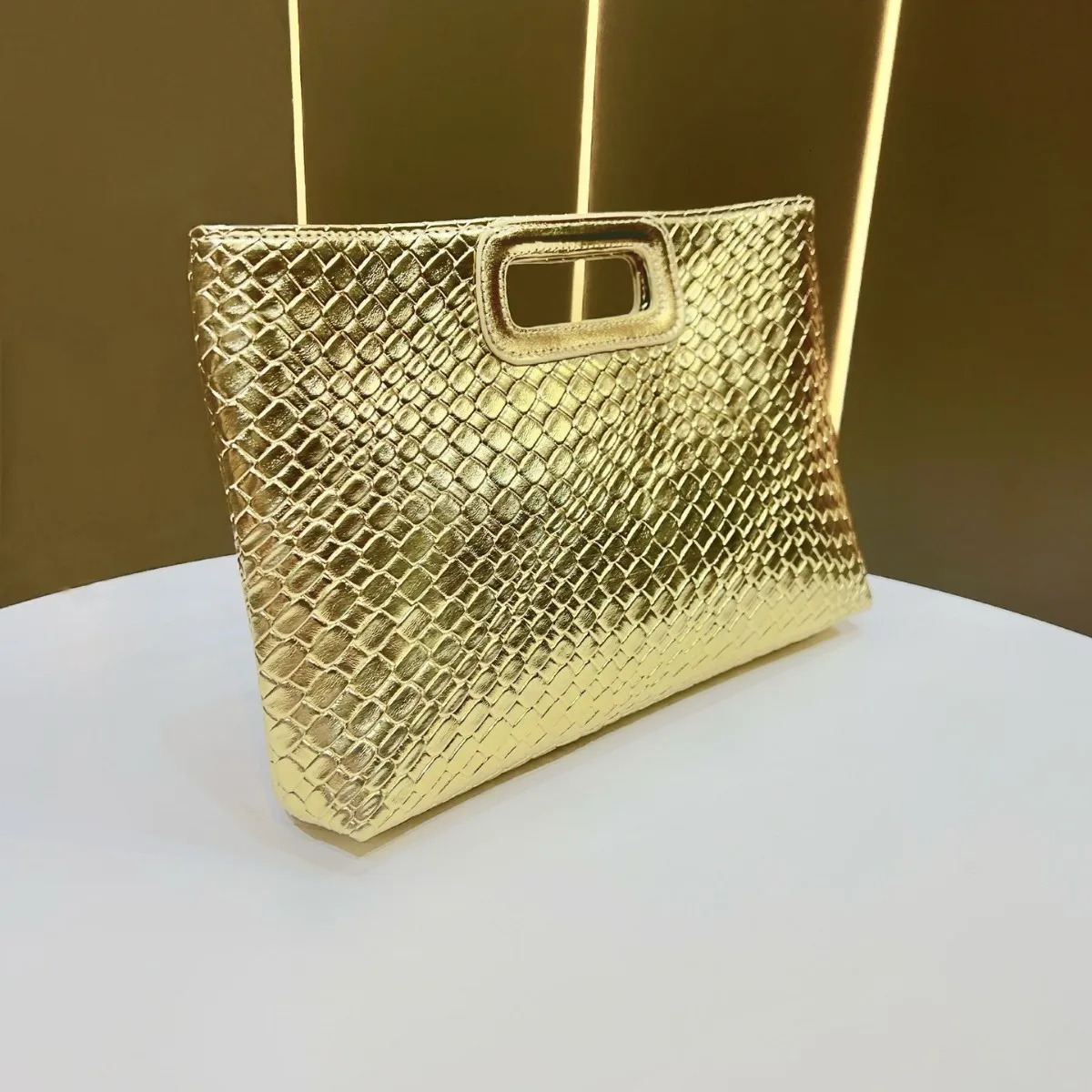 New Hot Sale Women Handbag Luxury Top Handle Tote with Chain Shoulder Bags Gold Leather Evening Clutch Purse for Dinner Party R251110