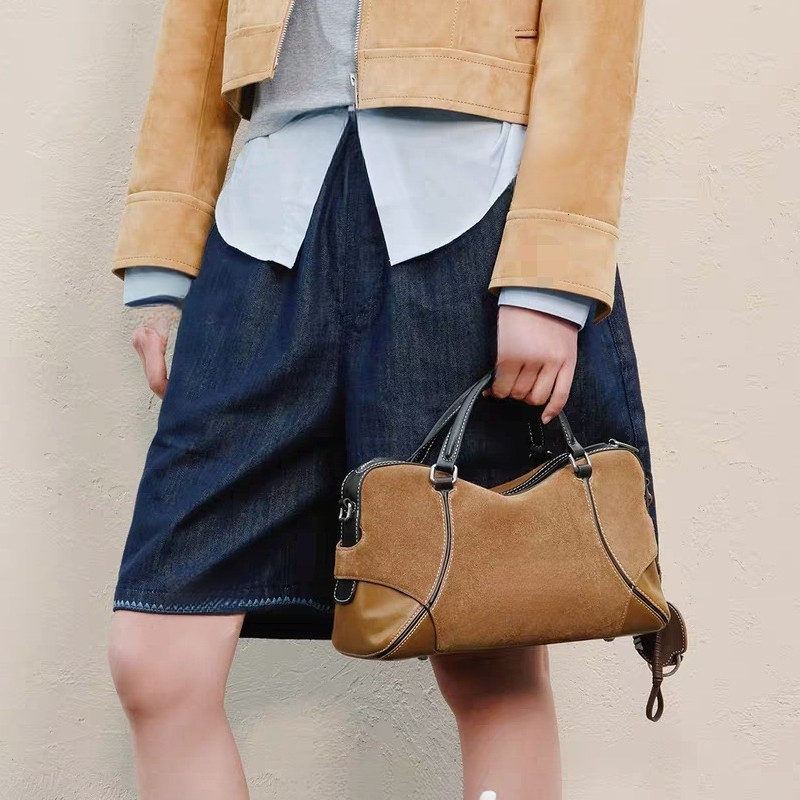 Winter New Luxury Handbag Fashion Trend Designer Bag Boston Bag New Large Capacity Commuter Bag Women's Single Shoulder Crossbody Bag