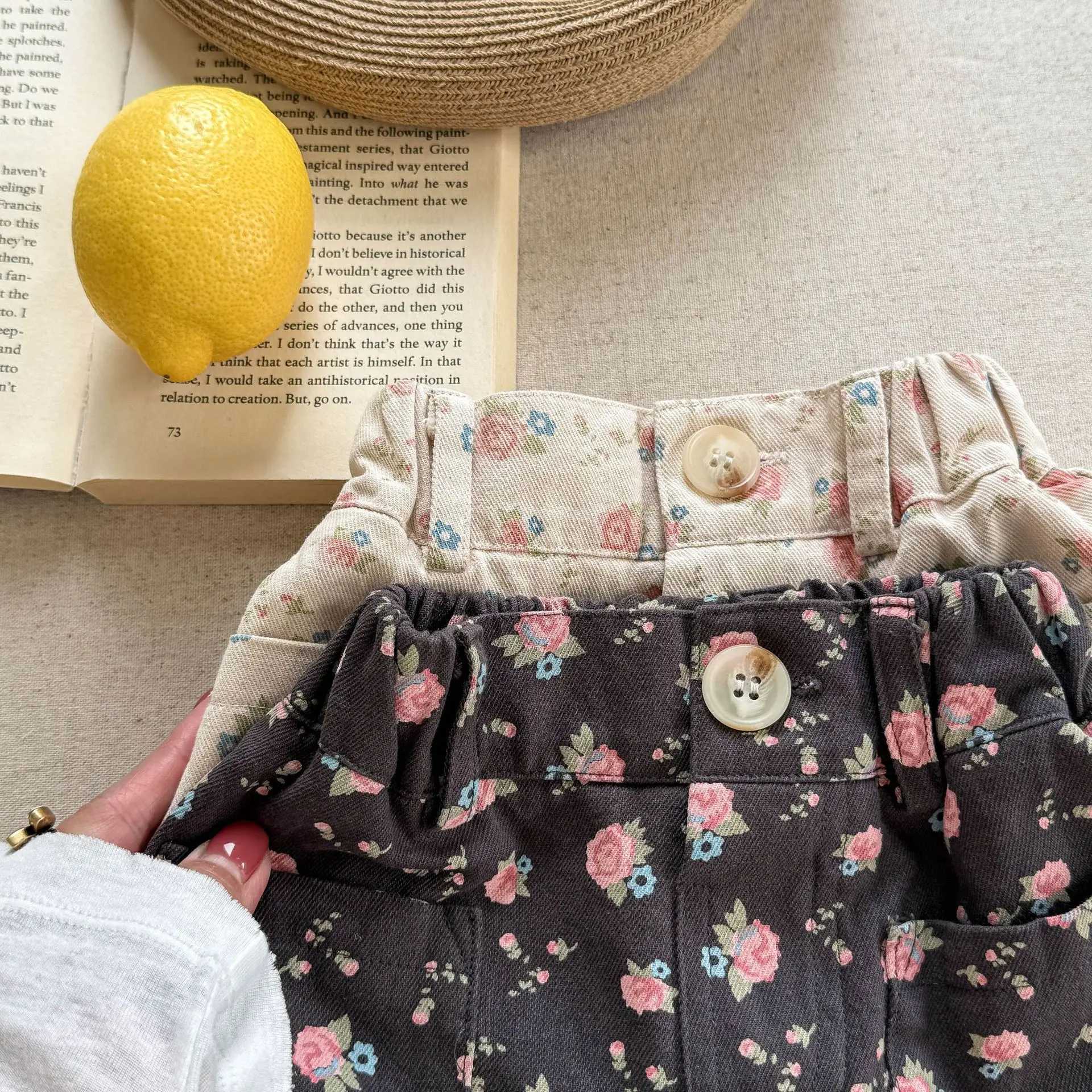 2015 Summer New Childrens Cotton Shorts Girls Flower Shorts Baby Casual Shorts Childrens Printed Pants Childrens Clothing Z250410