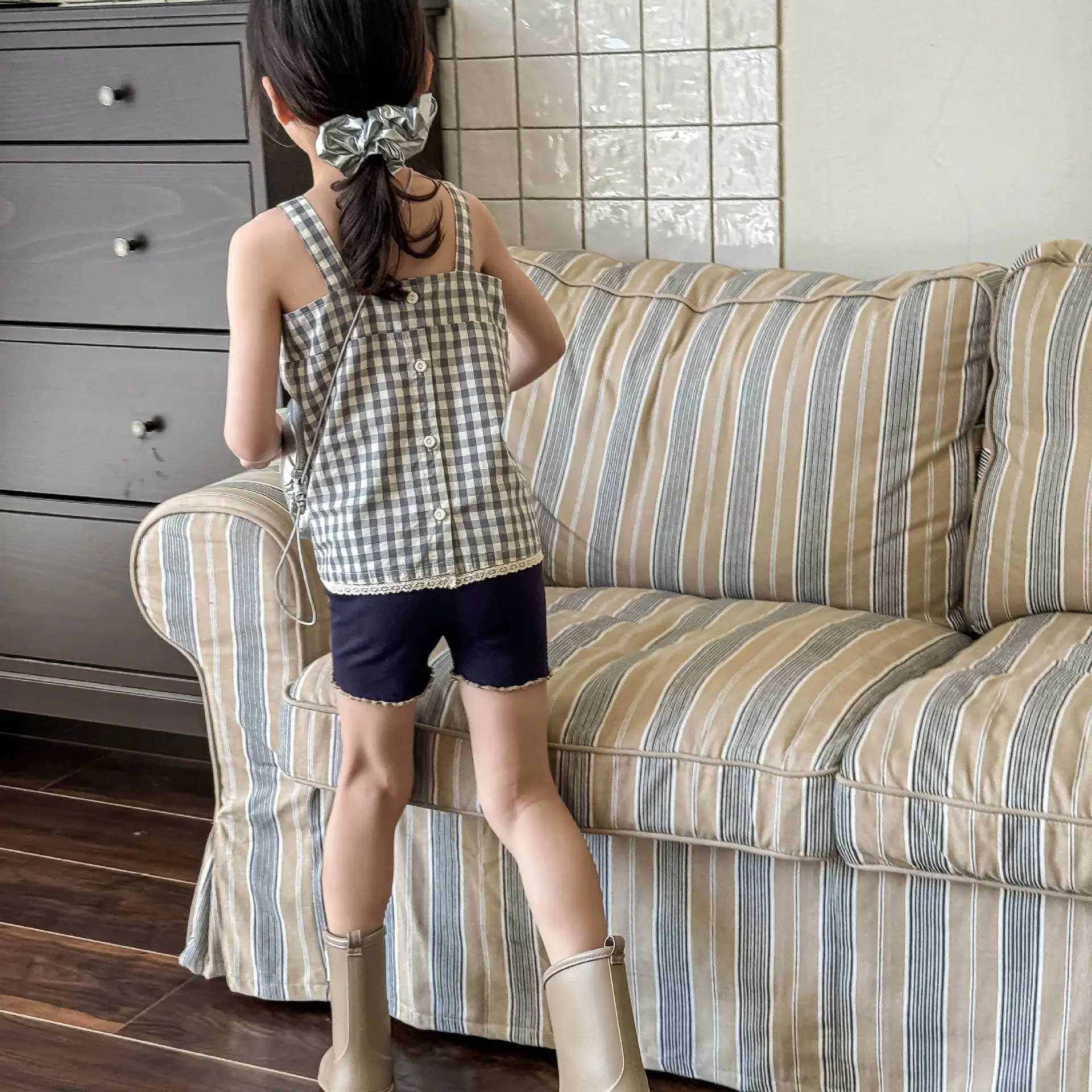 Summer 2025 New Girls Lace Shorts Solid Color Childrens Casual Pants Baby Safety Pants Childrens Anti Slip Shorts Baby Clothing Z250410