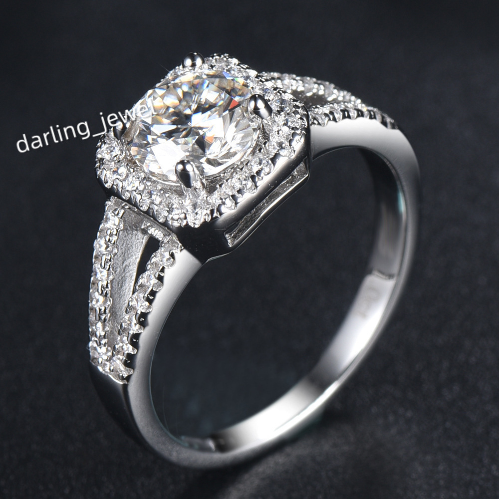 Japanese and Korean Ring Womens S925 Sterling Silver Simple Classic Six-Claw Ring D Color 1 Karat Moissanite Ring