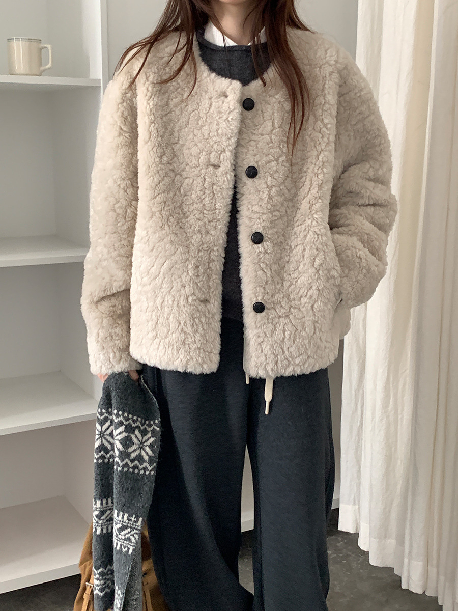 Women's loose and lazy lamb wool coat for winter 2025 new Korean designer versatile warm casual top
