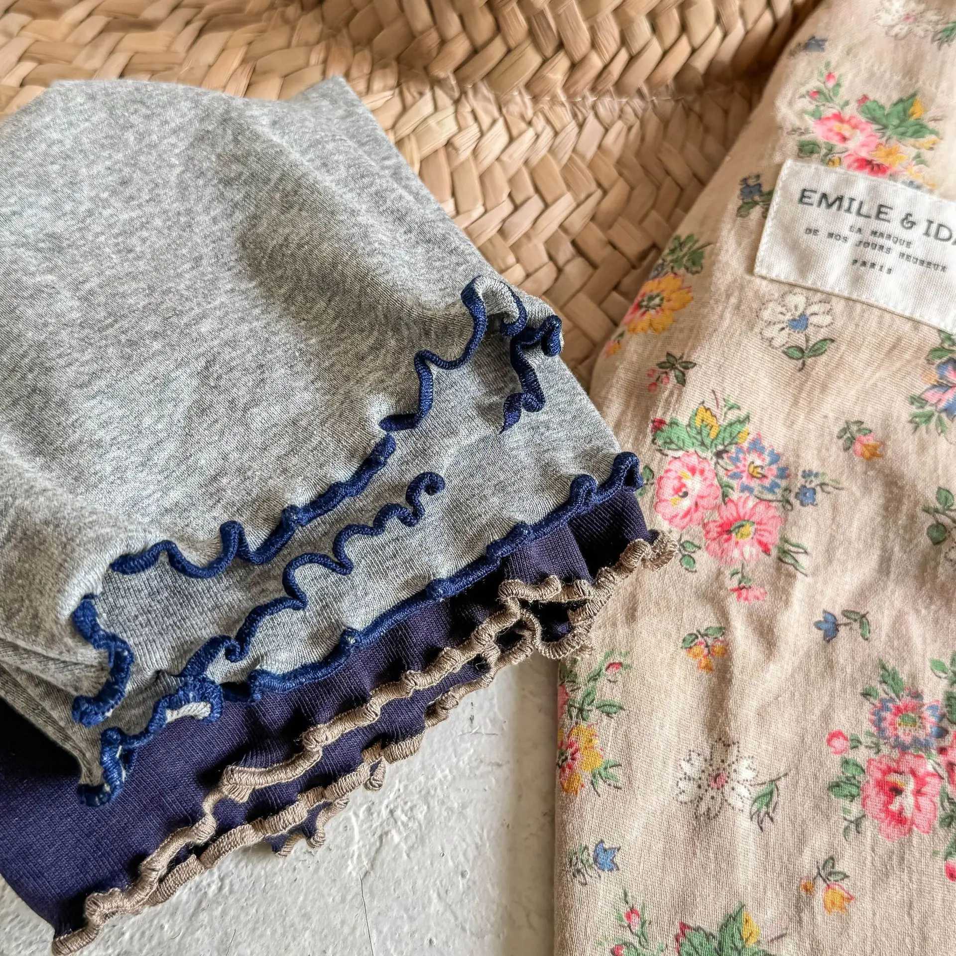 Summer 2025 New Girls Lace Shorts Solid Color Childrens Casual Pants Baby Safety Pants Childrens Anti Slip Shorts Baby Clothing Z250410