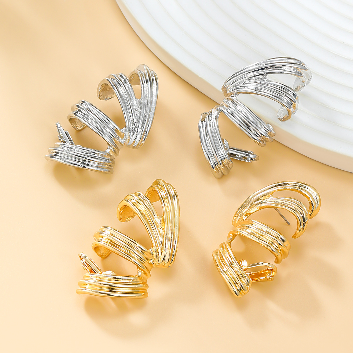 New Autumn And Winter Alloy Earrings Fashionable And Creative Earrings Spring Shaped Jewelry Earrings Exquisite Love Birthday Gift Earrings