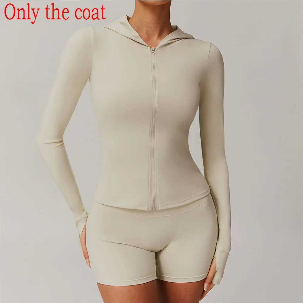 Long sleeved yoga shirt for women gym top fitness suit womens running exercise yoga shirt sexy yoga long sleeved sportswearXJ250410