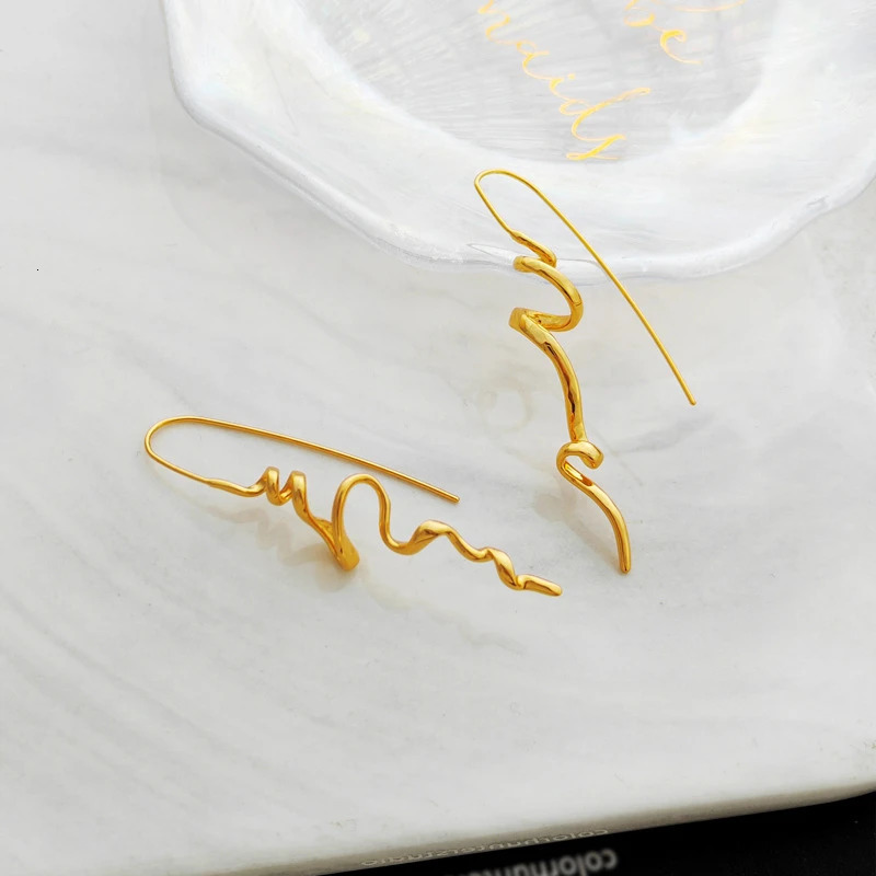 Abstract three-dimensional earrings cool and handsome temperament fashion women exquisite retro ear hanging jewelry acces 250409