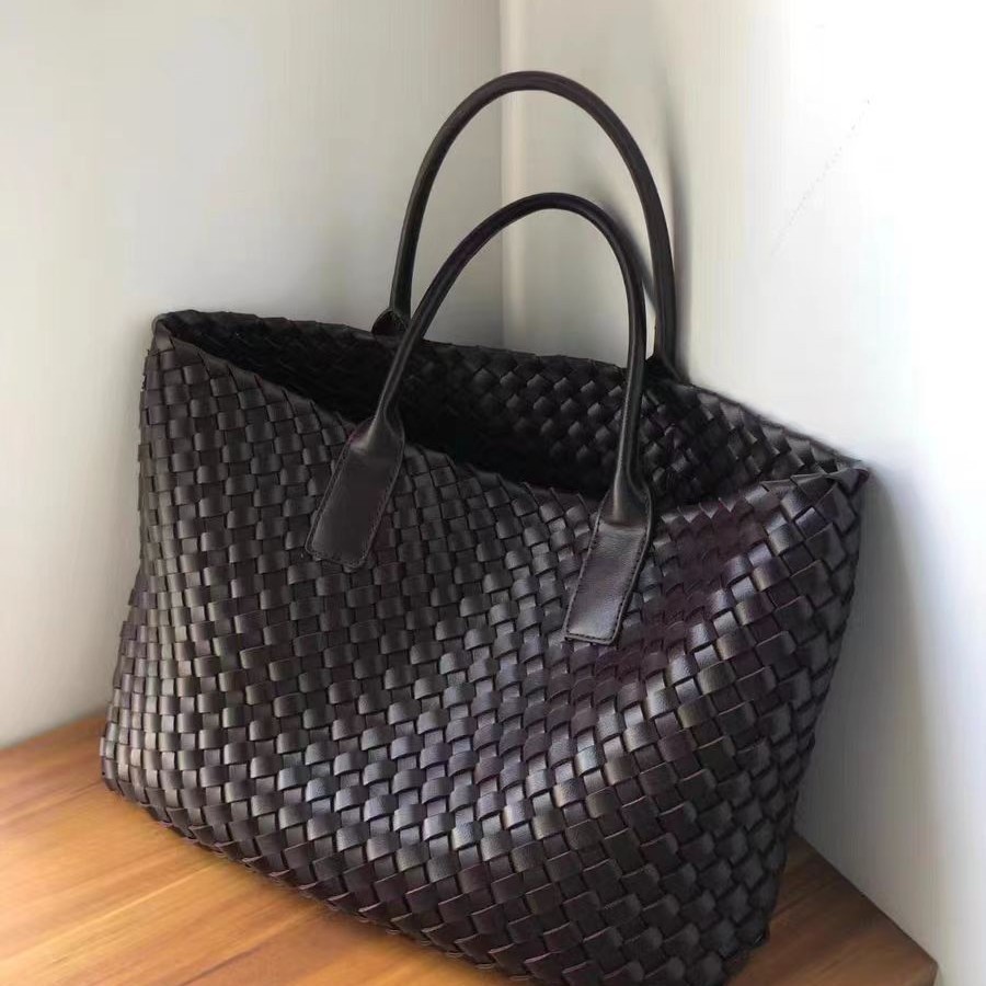 2025 new niche woven bag, fashionable and versatile single shoulder handbag, large capacity tote bag