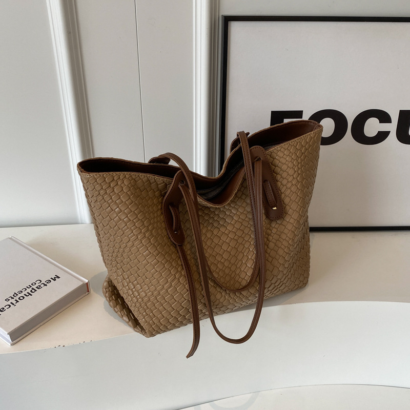 New Vintage Woven Bag Versatile Tote Bag Casual Large Capacity Underarm Bun Mother Shoulder Bag