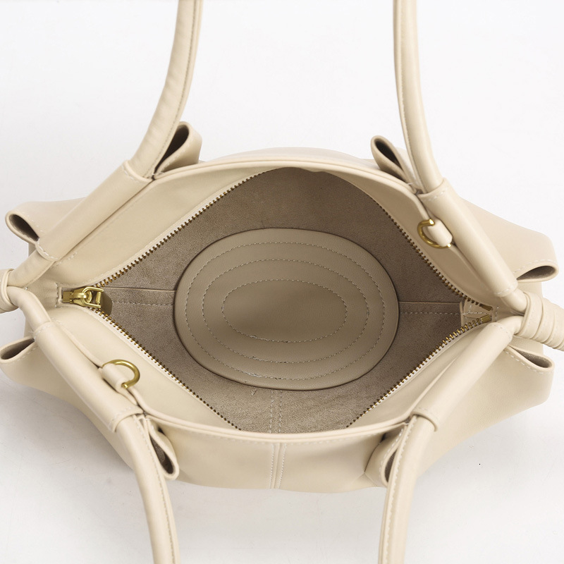 Women's shoulder bag handbag designer bag light luxury fashion solid color handbag winter new fashion commuting crossbody bag