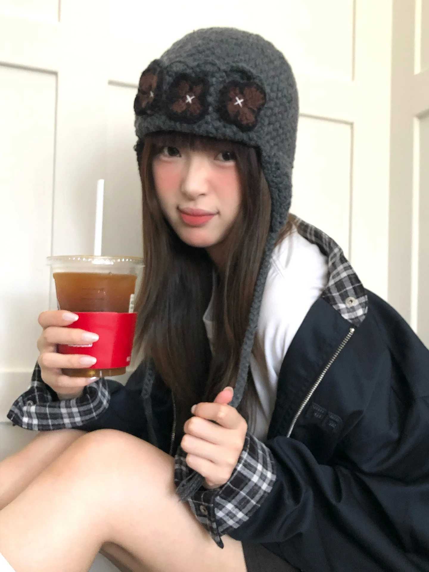 Korean Retro Knitted Floral Beanie Hat For Women To Keep Warm Ears On Autumn And Winter TravelXJ251110