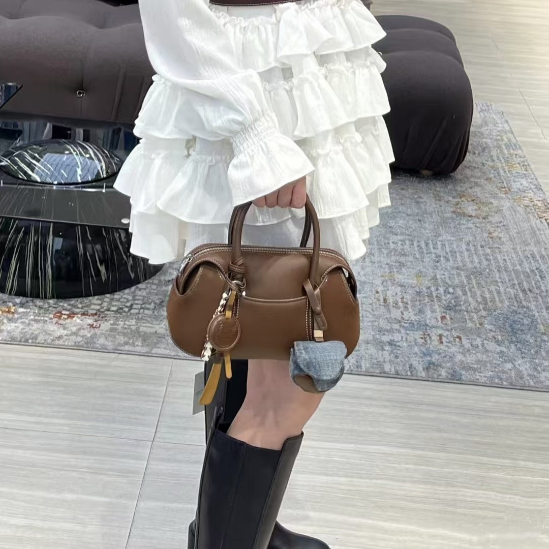 Winter New Popular Fashion Designer Bag Trendy Lychee Pattern Leather Splicing Luxury Handbag New Solid Color Women's Single Shoulder Crossbody B