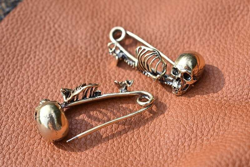 Cross-Border European and American Punk Style Halloween Vintage Skull Pin Dark Gothic Brooch Waist Cinching Clothing Accessory