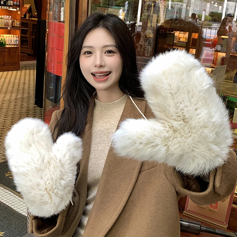 Winter women real rabbit fur gloves 100 Natural thick style rabbit fur mittens Outdoor girls keep warm hand knitted fur glove 251106