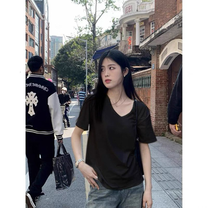 2025S Designer Women S T Shirt White V Neck Short Sleeved T Shirt For Women S Summer New Loose Solid Color Base Shirt Paired With Spicy Girl Student T