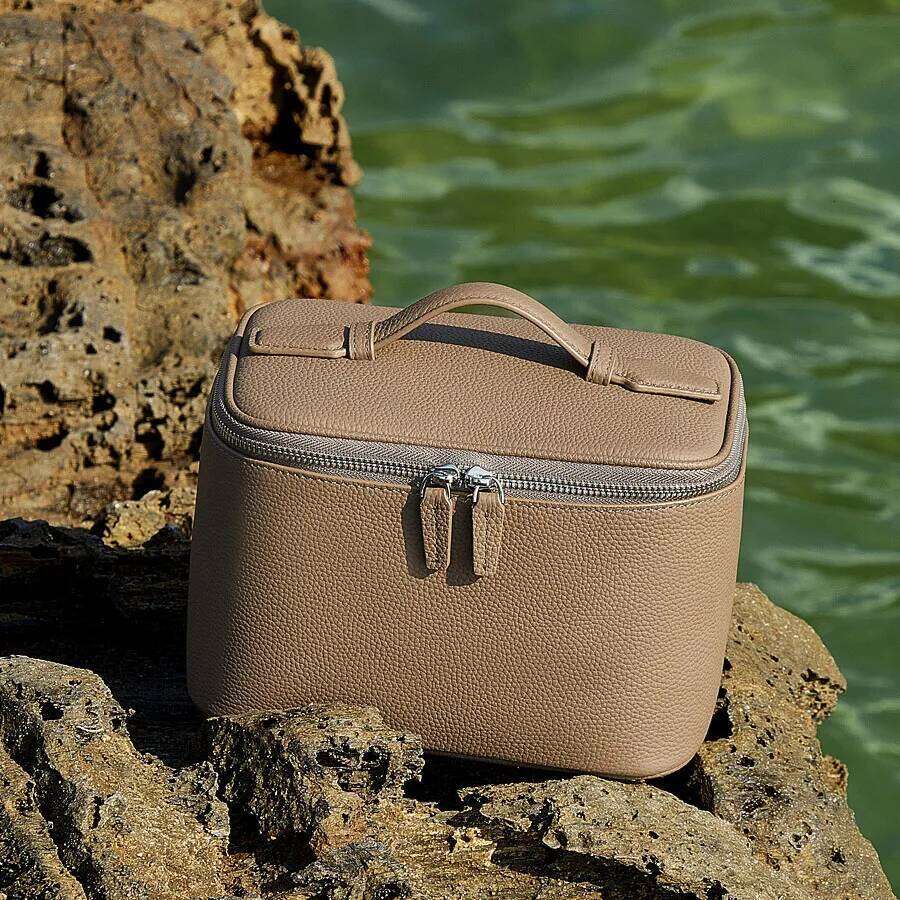 Genuine Leather Bag Large Capacity Multi Compartment Travel Toiletry Organizer Portable Storage Pouch Makeup Organizer St251110