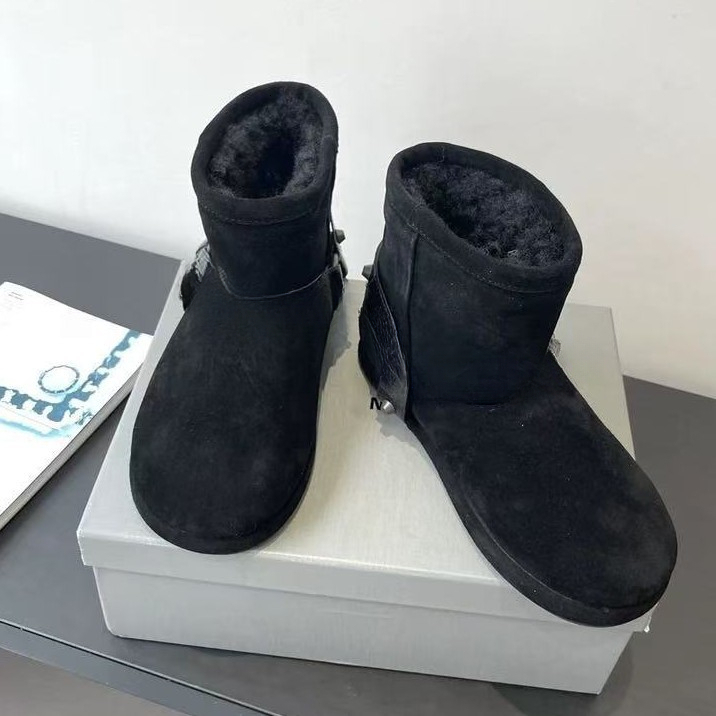 Designer's letter sheepskin wool women's snow boots new thick wool short boots