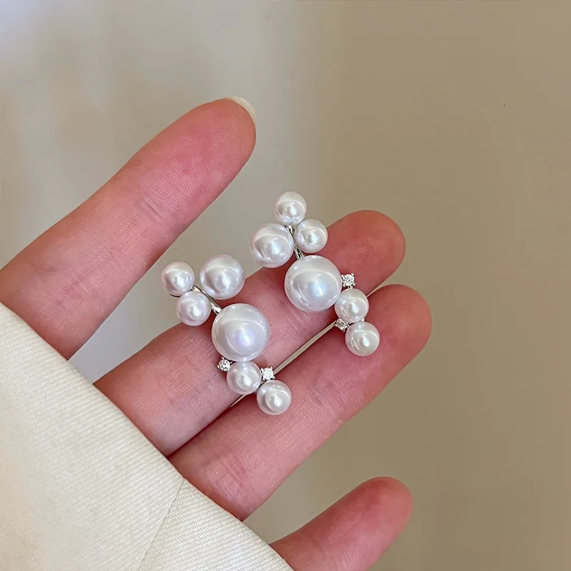 Irregular Metal Pearl Crystal Earrings European And American Style Personalized Fashion Stud Earrings Girls Travel Accessories 250409