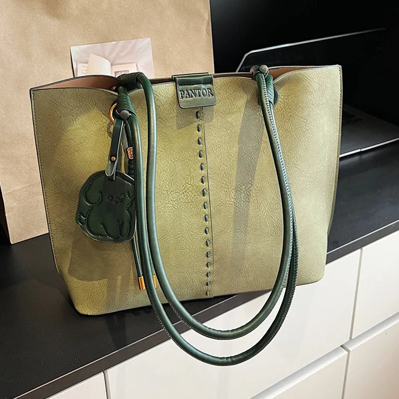Large Capacity Tote Bag for Women Shoulder Bags Fashionable Shopping Bags Versatile Casual Armpit Bag Designer Bags Bolsos Mujer R251110