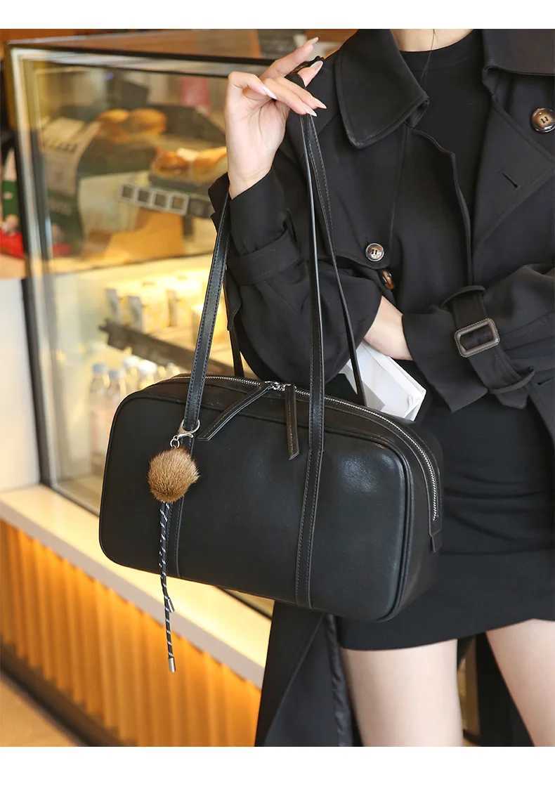 2025new Vintage geniune Leather Boston Pillow Bag high quality fashion Womans handbag Ladies work shoulder arm bag brown large K251110