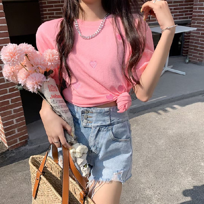 2025S Designer Women S T Shirt Short Sleeved T Shirt Summer New Western Style Round Neck Heart Embroidered Loose Korean Top For Women S Clothing
