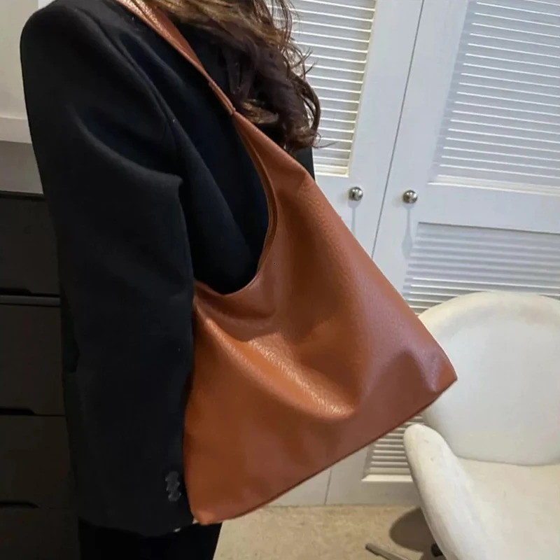 Womens soft PU leather shoulder bag large capacity fashionable clown garbage adjustable strap lower arm handbag 250401