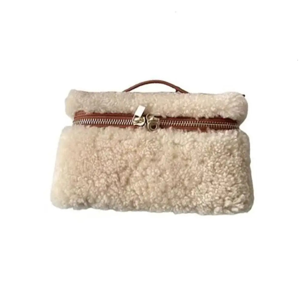Fashion Lamb Fur Velvet Womens Handbag Retro Lambswool Shoulder Bag Large Capacity High-end Lunch Box Bag For Autumn Winter R251110