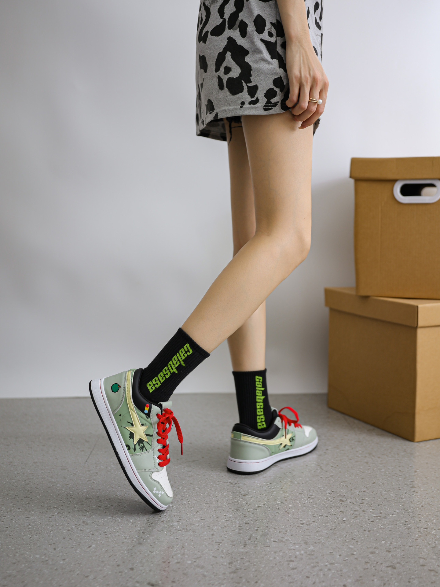 Free shipping Mens shoes autumn trend green apple color matching meteor design original casual shoes