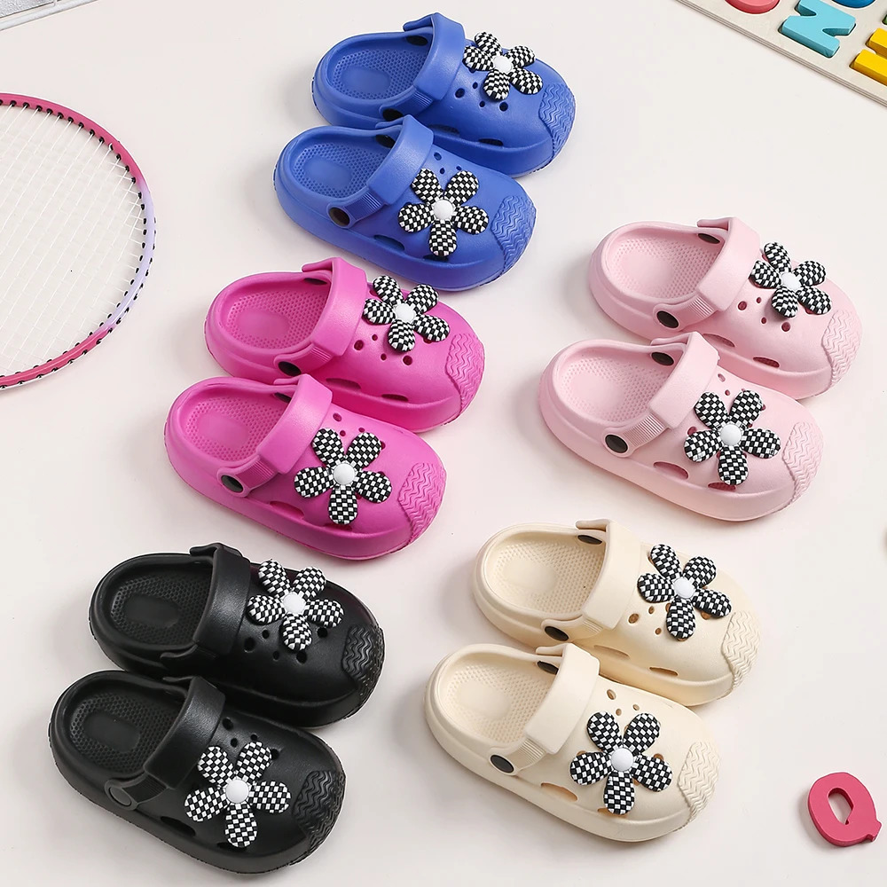 Childrens Garden Slippers Baby Cute Flower Sandals Summer Boys and Girls Hole Lightweight Sandals Fashion Anti slip Beach Childrens Shoes 250409