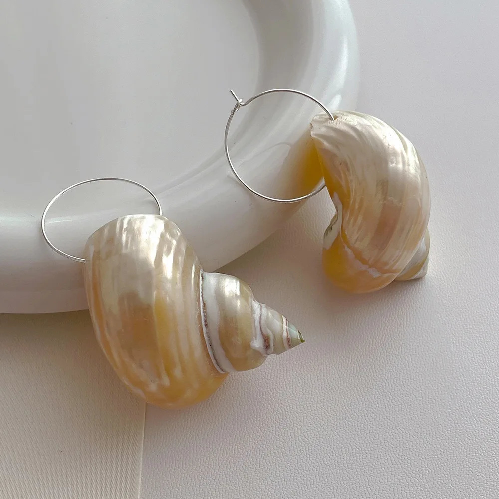 Simple Sense Natural Ring Spiral Earrings French Retro Baroque Exaggerated Womens Accessories 250409