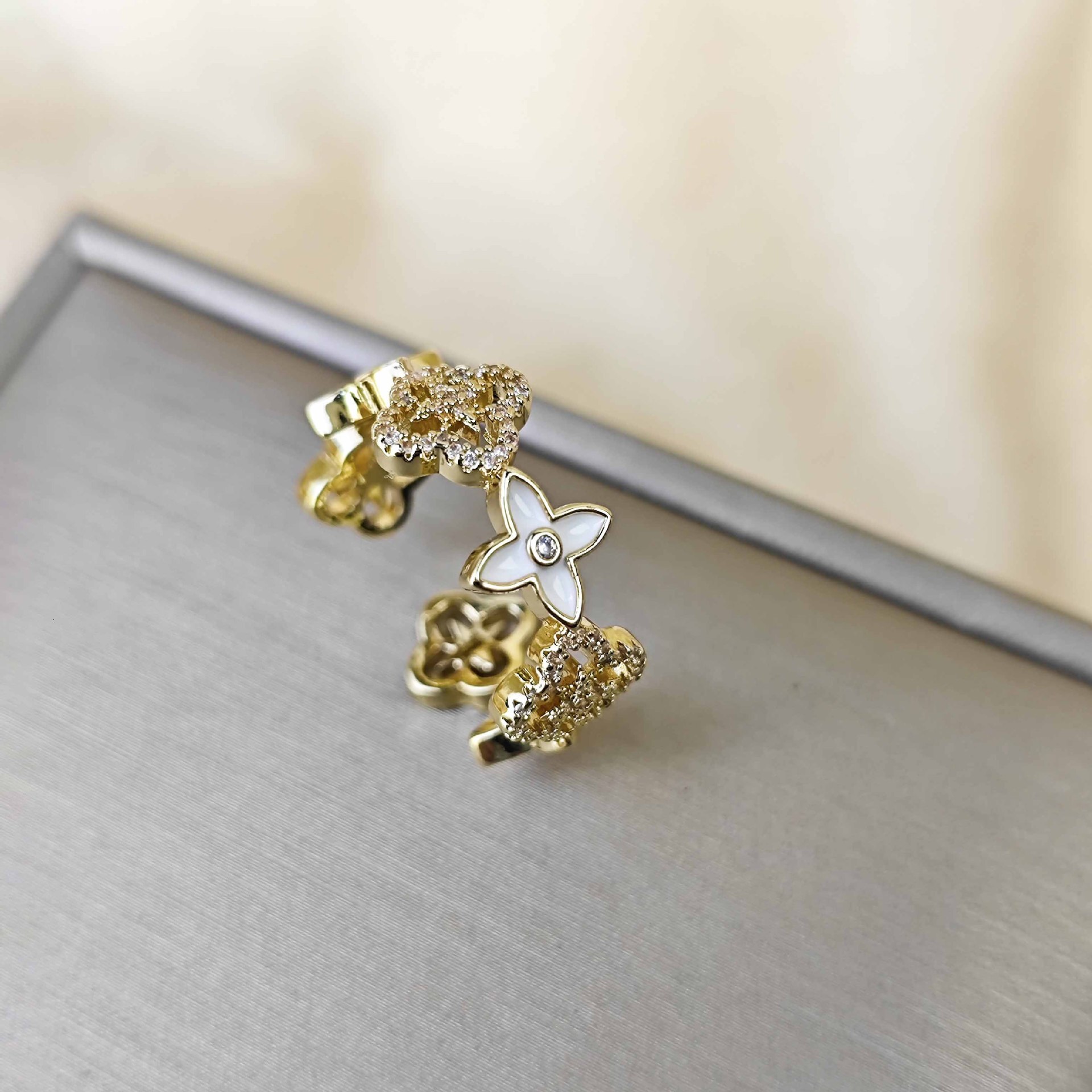 Oil Drop Full Diamond Lucky Four Leaf Fashion Ring Clover Women's Hollow Ring European And American Style Ins Designer Ring Light Luxury Elegant 