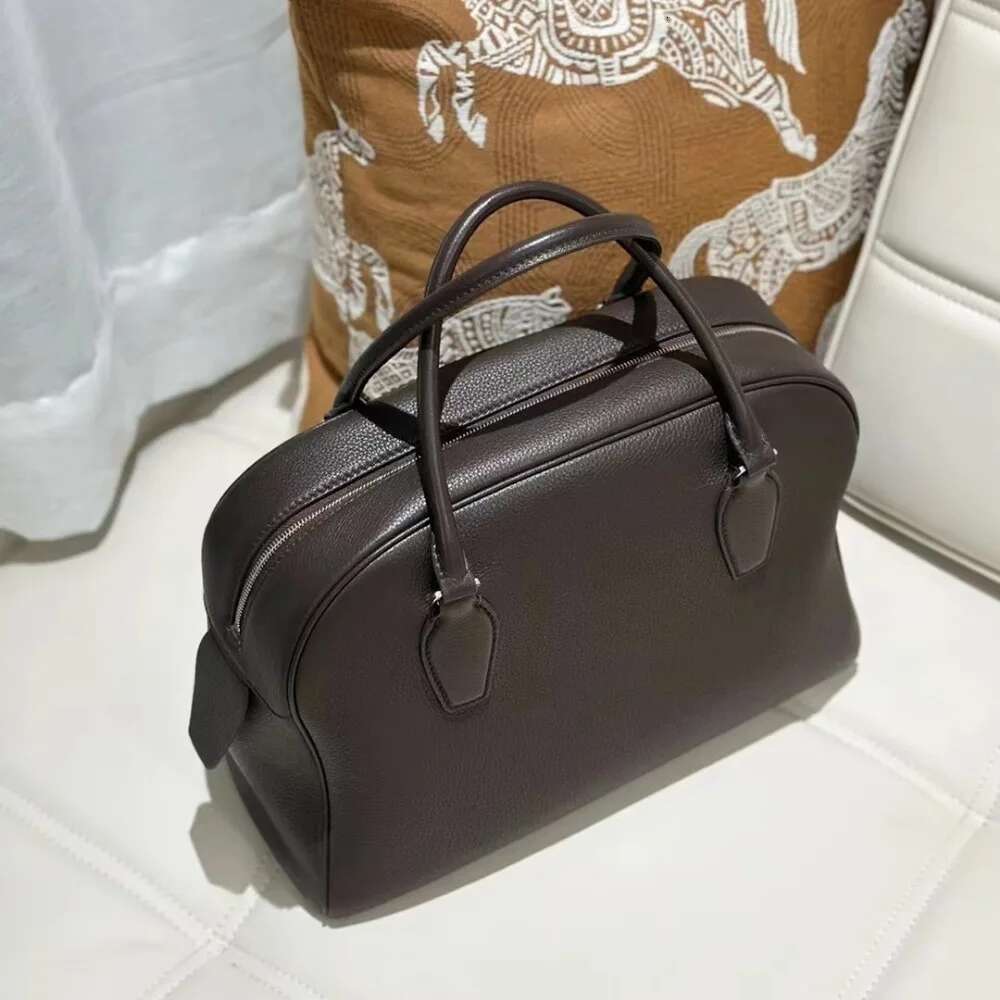 VOAETEC Niche High-End Women's New Leather First Layer Cowhide Large-Capacity Bowg Portable Large Bag Commuting